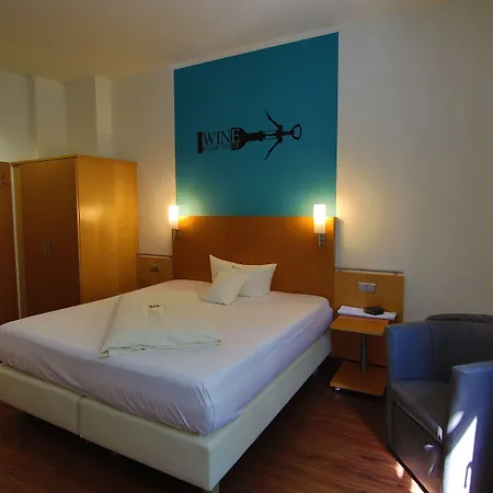 Weinhotel Wasem 호텔 인겔하임암라인